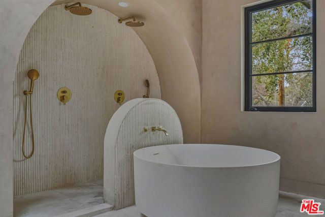 14000 Otsego Street, Sherman Oaks, CA 91423