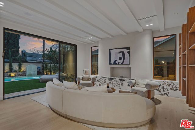 14000 Otsego Street, Sherman Oaks, CA 91423