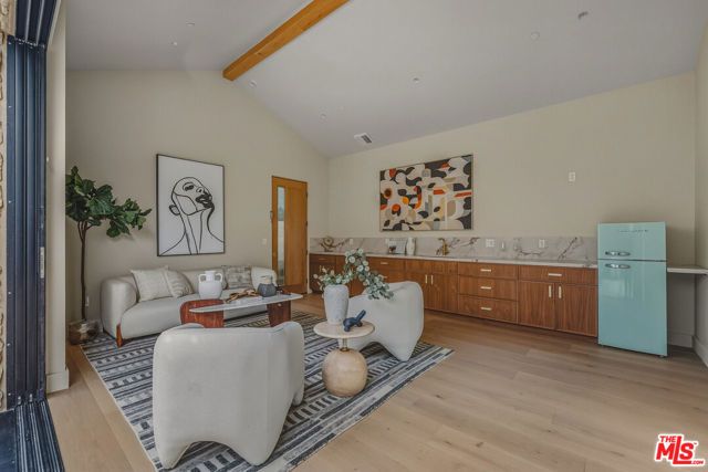 14000 Otsego Street, Sherman Oaks, CA 91423