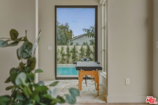 14000 Otsego Street, Sherman Oaks, CA 91423