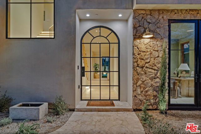 14000 Otsego Street, Sherman Oaks, CA 91423