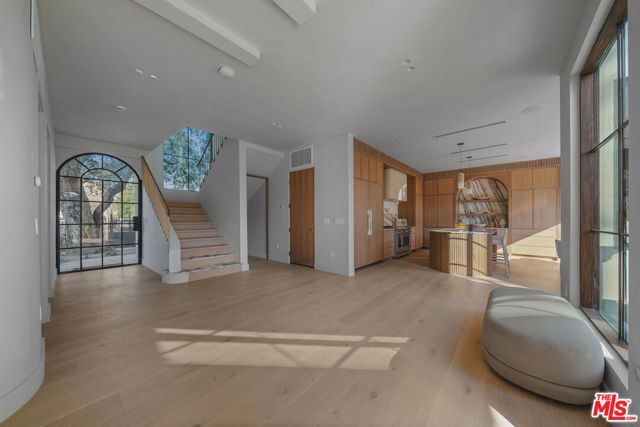 14000 Otsego Street, Sherman Oaks, CA 91423