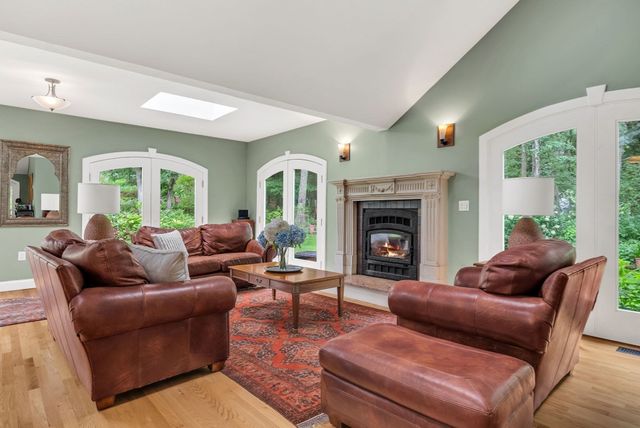 82 Old Garrison Rd, Sudbury, MA 01776
