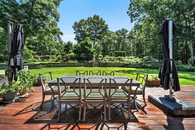 82 Old Garrison Rd, Sudbury, MA 01776