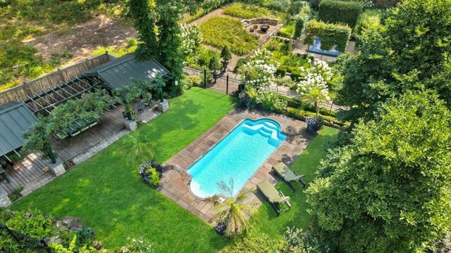 82 Old Garrison Rd, Sudbury, MA 01776