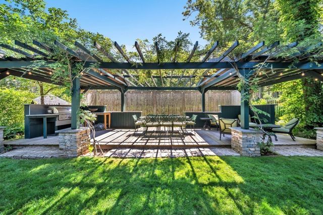 82 Old Garrison Rd, Sudbury, MA 01776