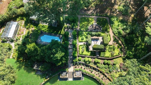 82 Old Garrison Rd, Sudbury, MA 01776