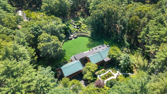 82 Old Garrison Rd, Sudbury, MA 01776