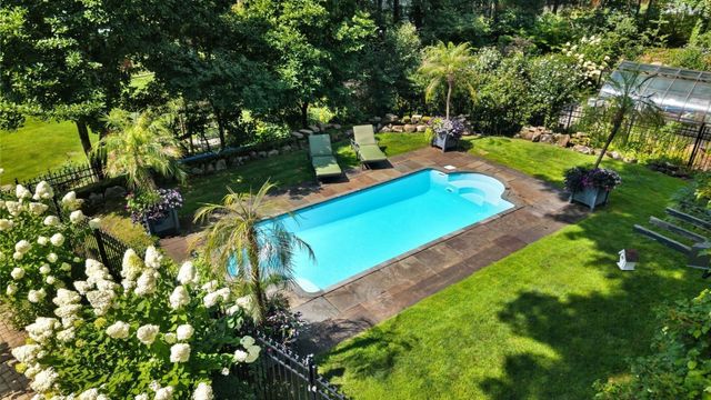 82 Old Garrison Rd, Sudbury, MA 01776