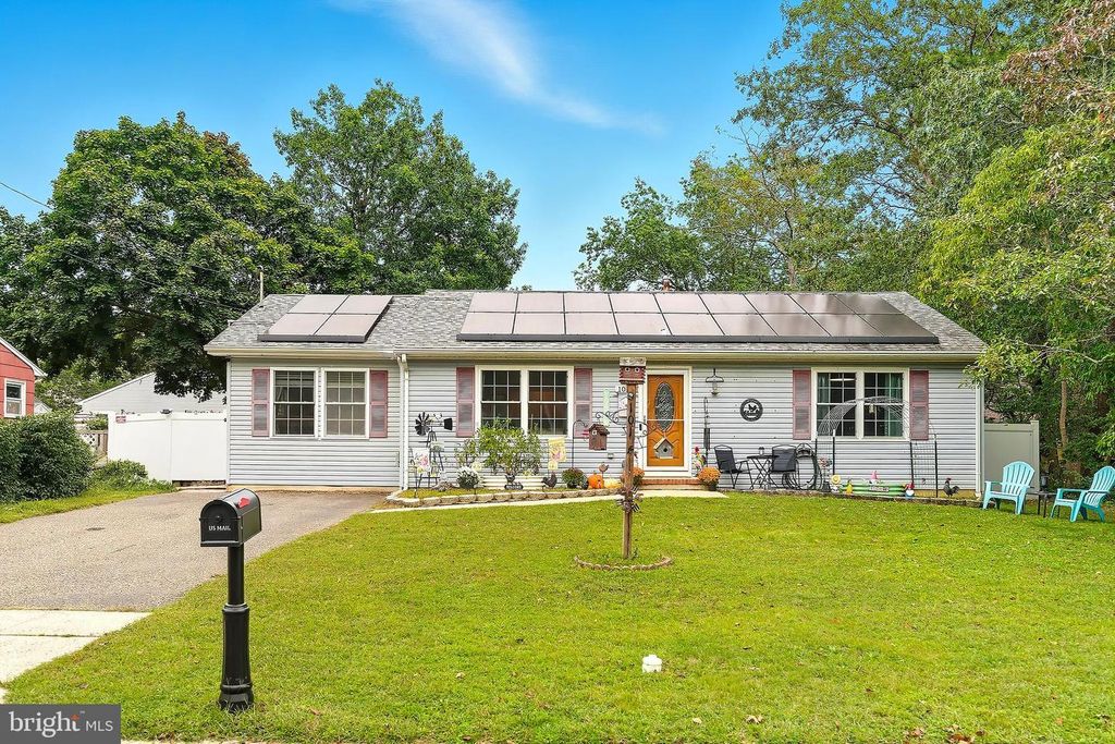 1014 CLEARWATER AVE, Manahawkin, NJ 08050