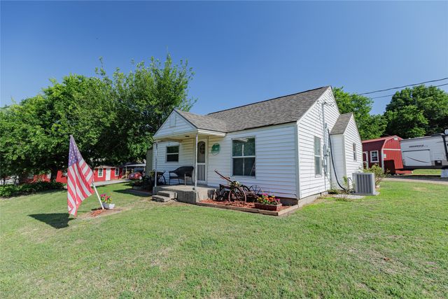 1103 E Old Chico Road, Decatur, TX 76234