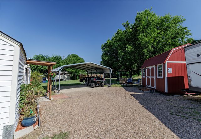 1103 E Old Chico Road, Decatur, TX 76234