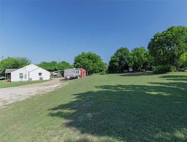 1103 E Old Chico Road, Decatur, TX 76234