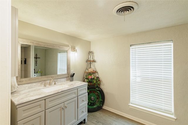 1103 E Old Chico Road, Decatur, TX 76234