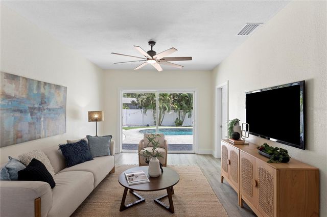 417 HAMPTON AVENUE NE, St Petersburg, FL 33703