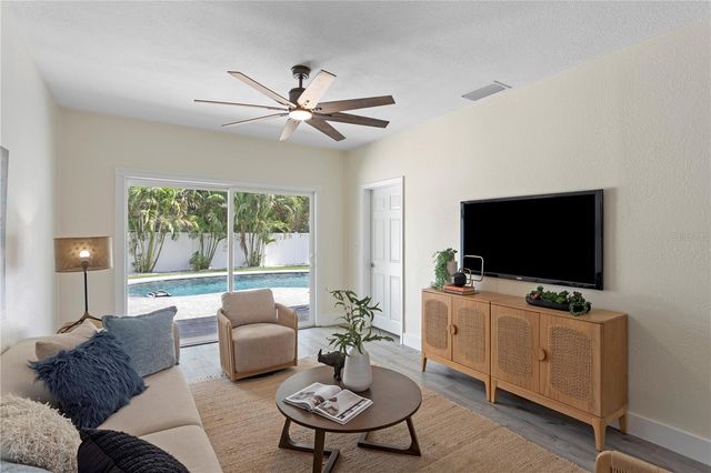 417 HAMPTON AVENUE NE, St Petersburg, FL 33703