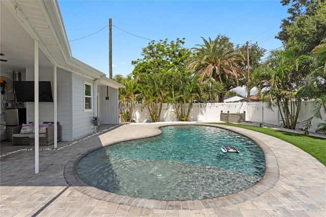 417 HAMPTON AVENUE NE, St Petersburg, FL 33703