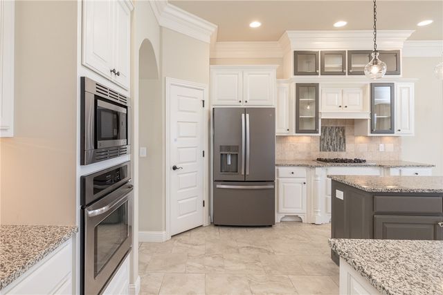 2386 Riverfront Lane, Fayetteville, AR 72703