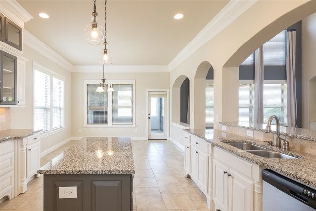 2386 Riverfront Lane, Fayetteville, AR 72703