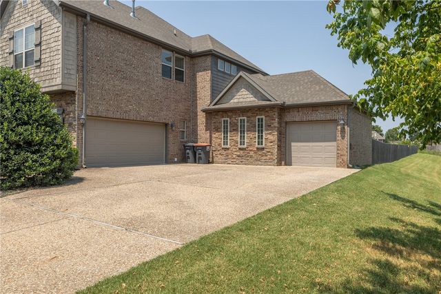2386 Riverfront Lane, Fayetteville, AR 72703