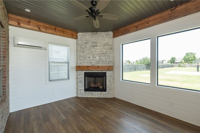 2386 Riverfront Lane, Fayetteville, AR 72703