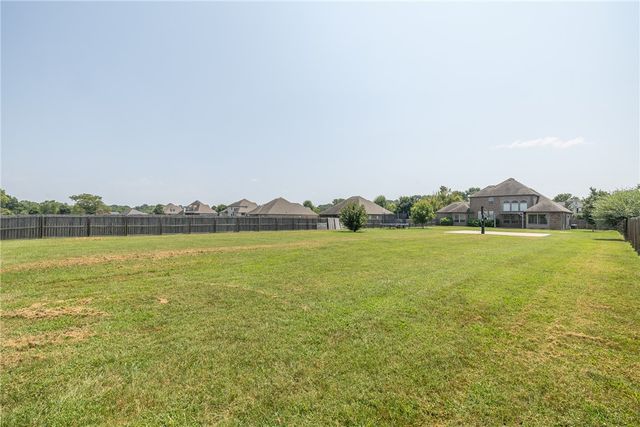 2386 Riverfront Lane, Fayetteville, AR 72703
