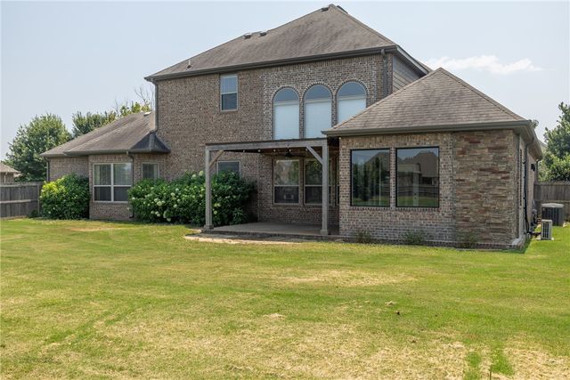 2386 Riverfront Lane, Fayetteville, AR 72703