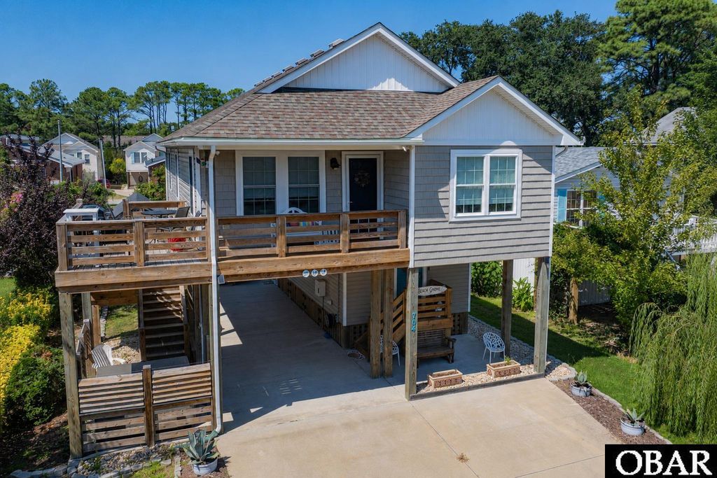Image 3 of property listing at 704 W Avalon Drive, Kill Devil Hills, NC 27948