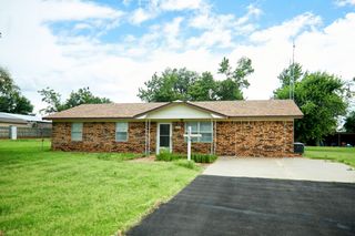 10009 N Lark Road, Weatherford, OK 73096