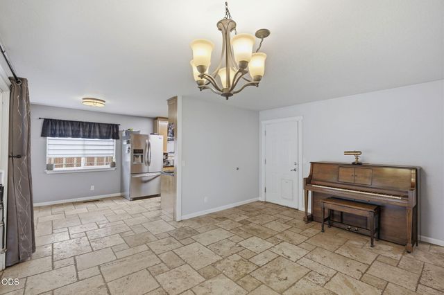 1334 SW Isham Street, Grants Pass, OR 97526