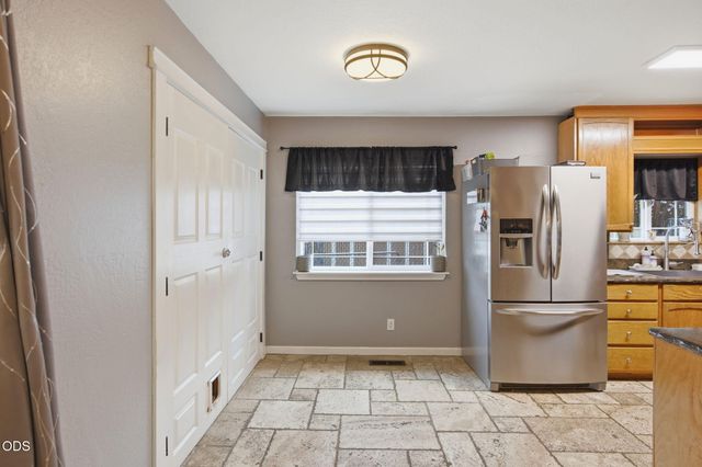 1334 SW Isham Street, Grants Pass, OR 97526