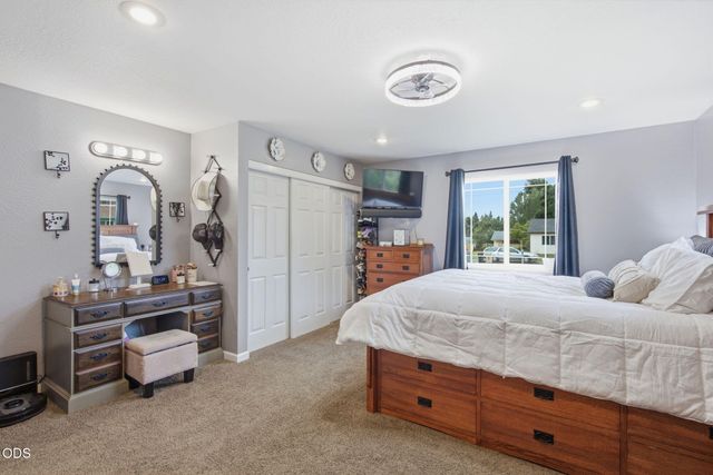 1334 SW Isham Street, Grants Pass, OR 97526