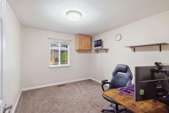 1334 SW Isham Street, Grants Pass, OR 97526