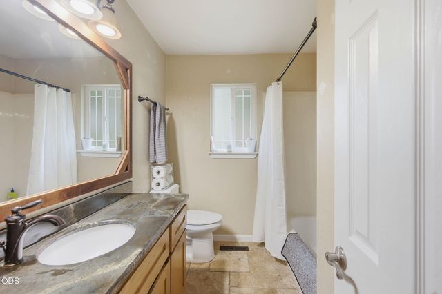 1334 SW Isham Street, Grants Pass, OR 97526