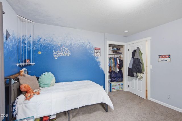1334 SW Isham Street, Grants Pass, OR 97526