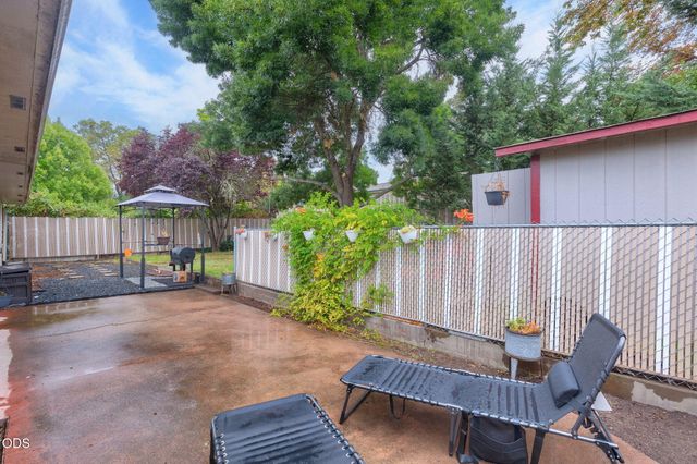 1334 SW Isham Street, Grants Pass, OR 97526
