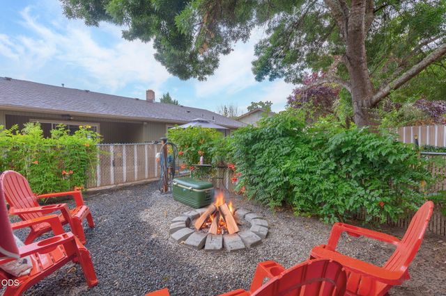 1334 SW Isham Street, Grants Pass, OR 97526