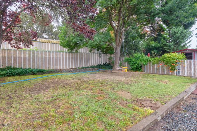 1334 SW Isham Street, Grants Pass, OR 97526