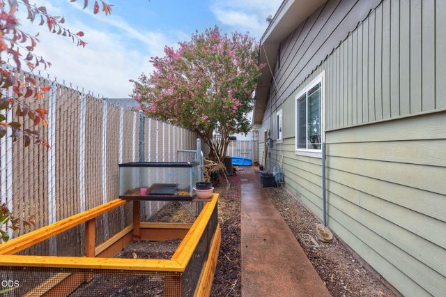 1334 SW Isham Street, Grants Pass, OR 97526