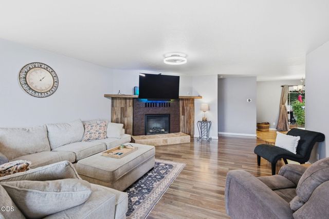 1334 SW Isham Street, Grants Pass, OR 97526