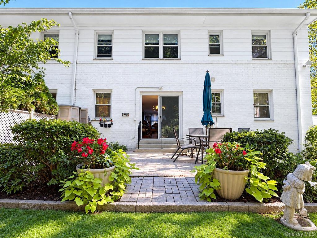 31 Avon Circle A, Rye Brook, NY 10573 — exterior