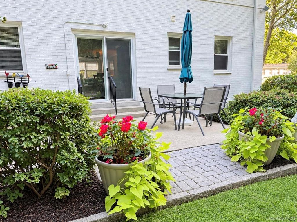 31 Avon Circle A, Rye Brook, NY 10573 — photo 2
