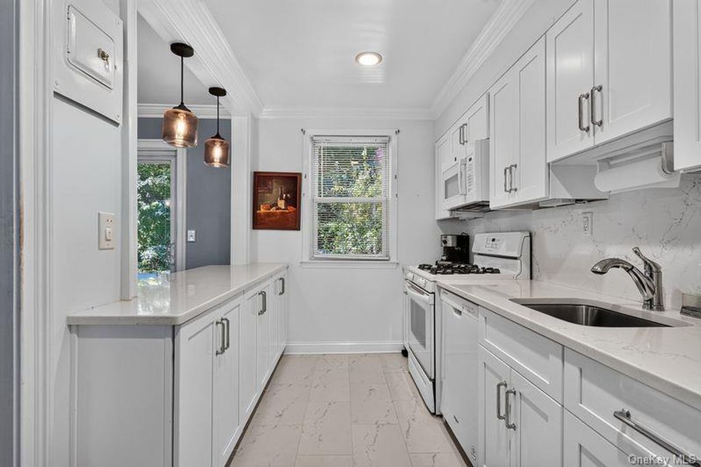 31 Avon Circle A, Rye Brook, NY 10573 — photo 5
