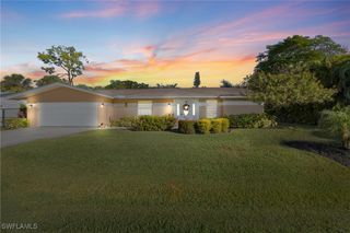 2569 Outrigger LN, Naples, FL 34104