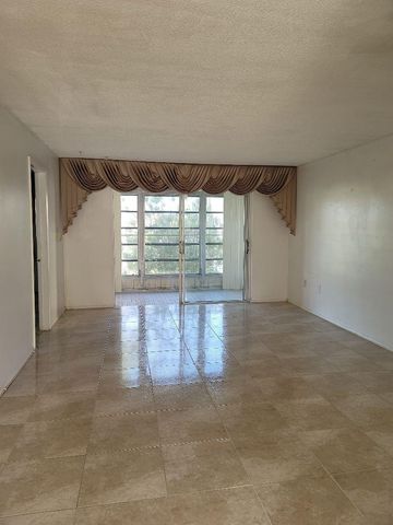 2951 Sunrise Lakes Drive E, Sunrise, FL 33322