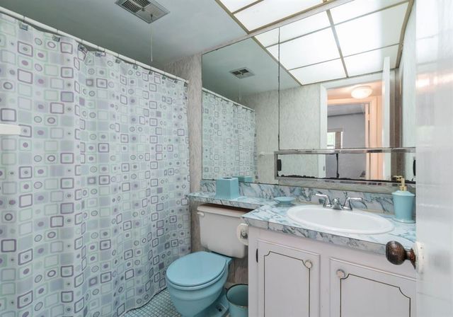 2951 Sunrise Lakes Drive E, Sunrise, FL 33322