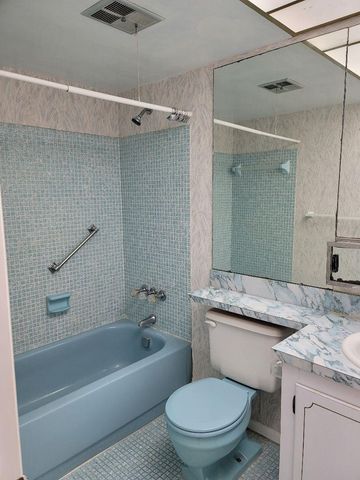 2951 Sunrise Lakes Drive E, Sunrise, FL 33322