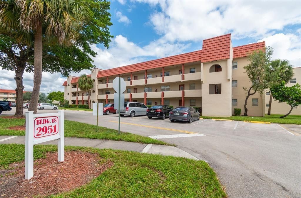 2951 Sunrise Lakes Drive E, Sunrise, FL 33322