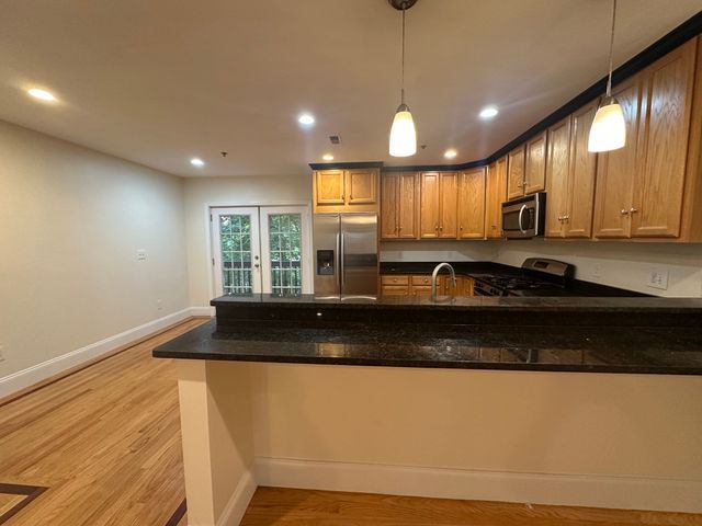 8 Grant St 14, Natick, MA 01760
