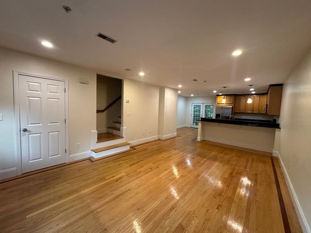 8 Grant St 14, Natick, MA 01760